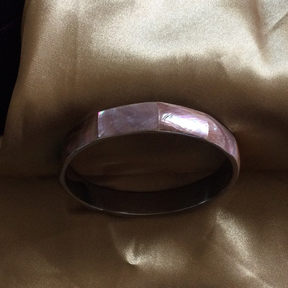 Buy a vintage inlaid Abalone shell bangle bracelet! - Picture 2 of 4